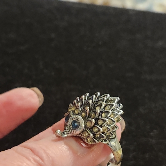 Elegant Silver and Blue Porcupine Ring Size 9 - Picture 6 of 6